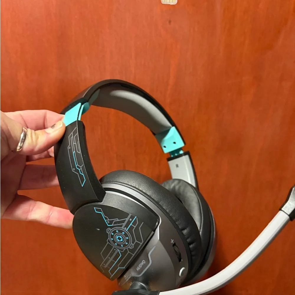 Wireless Gaming Headset with Microphone - Black and Silver